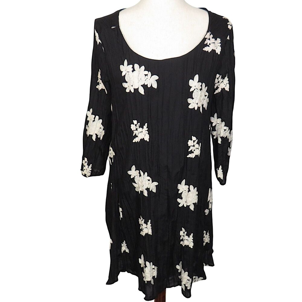 Indication Black Floral Embroidered Crinkle Fabric Dress Size Small
